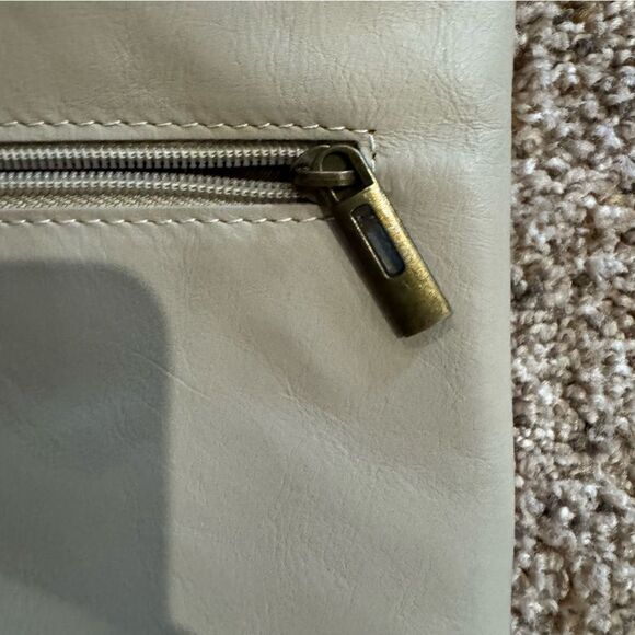 Cream Italian Leather Envelope Flap Crossbody Purse. - Picture 4 of 10